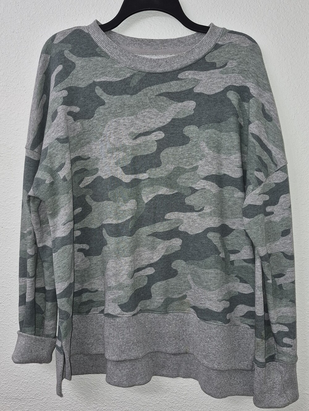 Time and Tru Green and Gray Camo Crewneck Sweatshirt